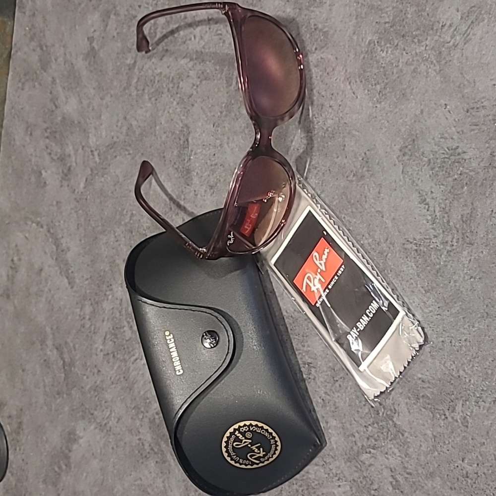 Ray Ban RB4126 Shiny Cats